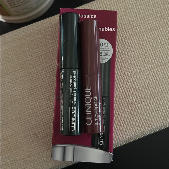Clinique Lipstick and Mascara Duo - Berry and Black - Picture 3 of 3